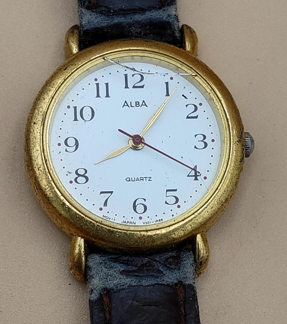 ALBA Alba V501-6N10 R1 Ladies Quartz Watch Cracked Crystal