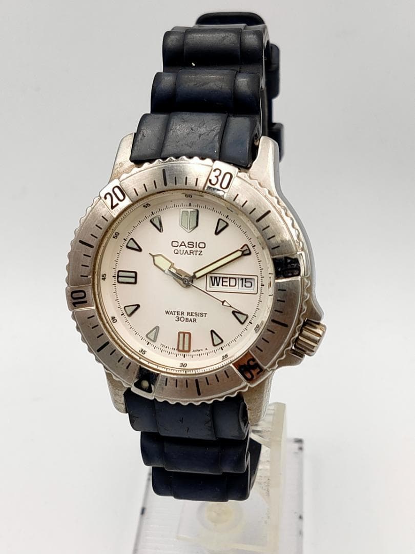 Casio MD-900 Diving Quartz 30BAR Day-Date Watch | Japan - CASIO